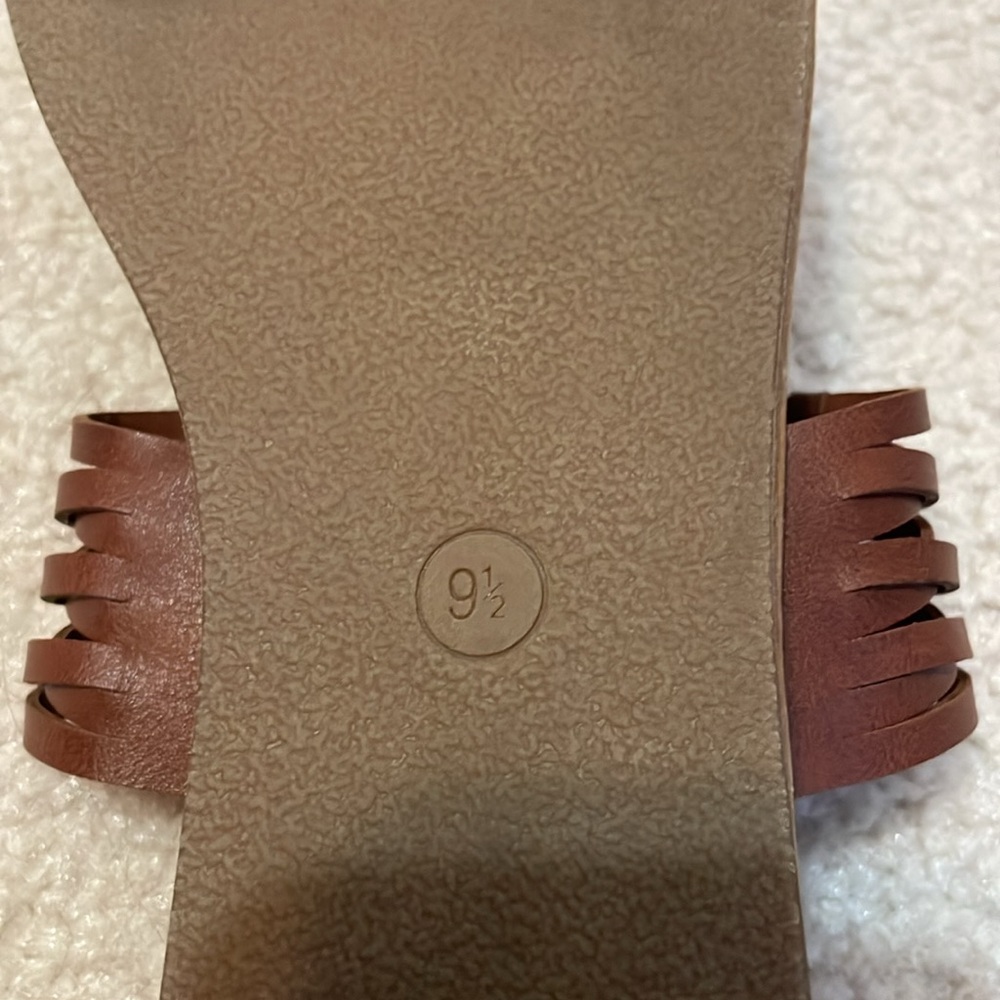 Universal Thread Sandals - Picture 5 of 5